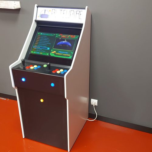 Máquina videojuegos arcade sala polivalent Terrassa